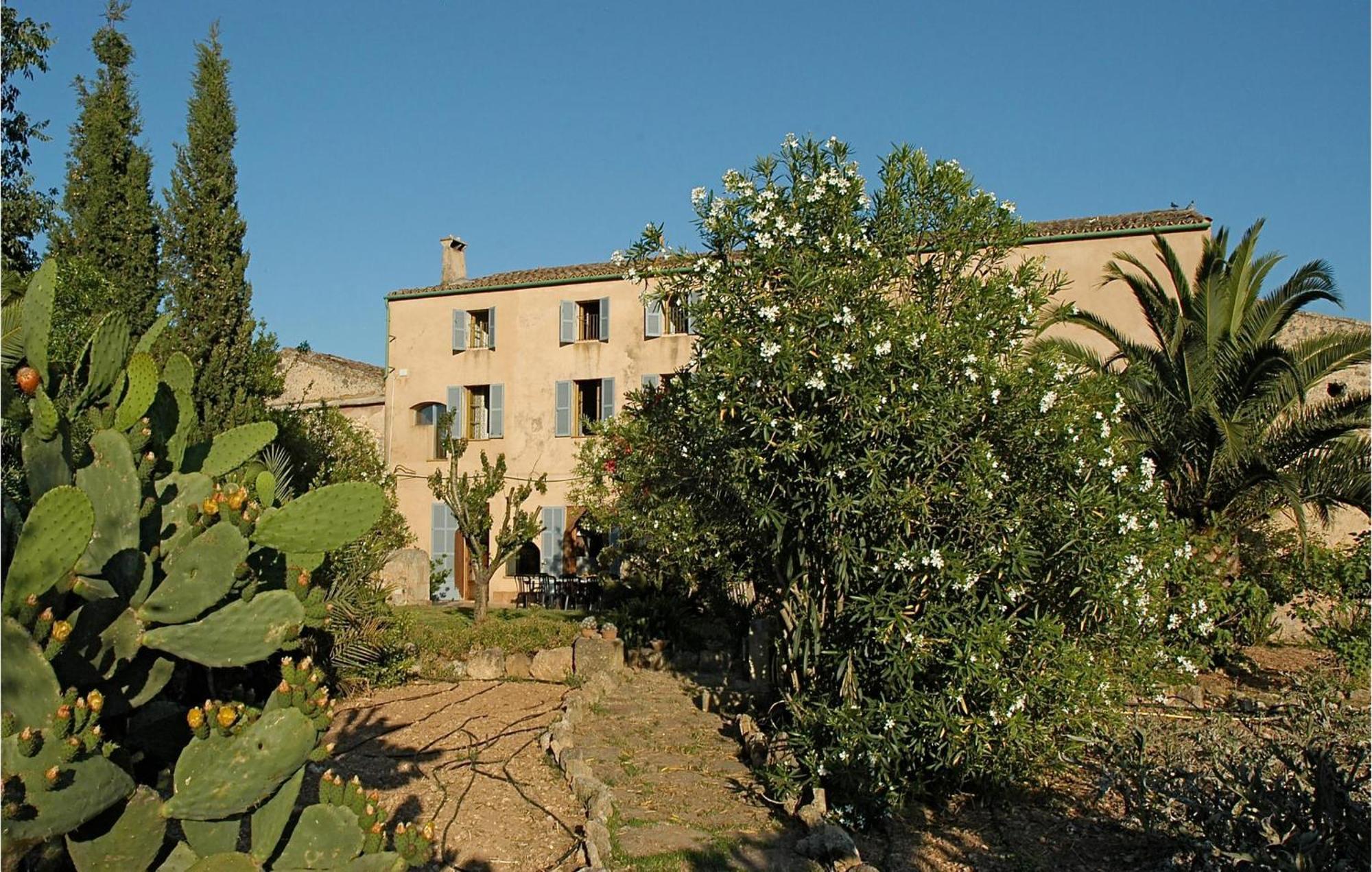 Vakantiehuis Lovely In *