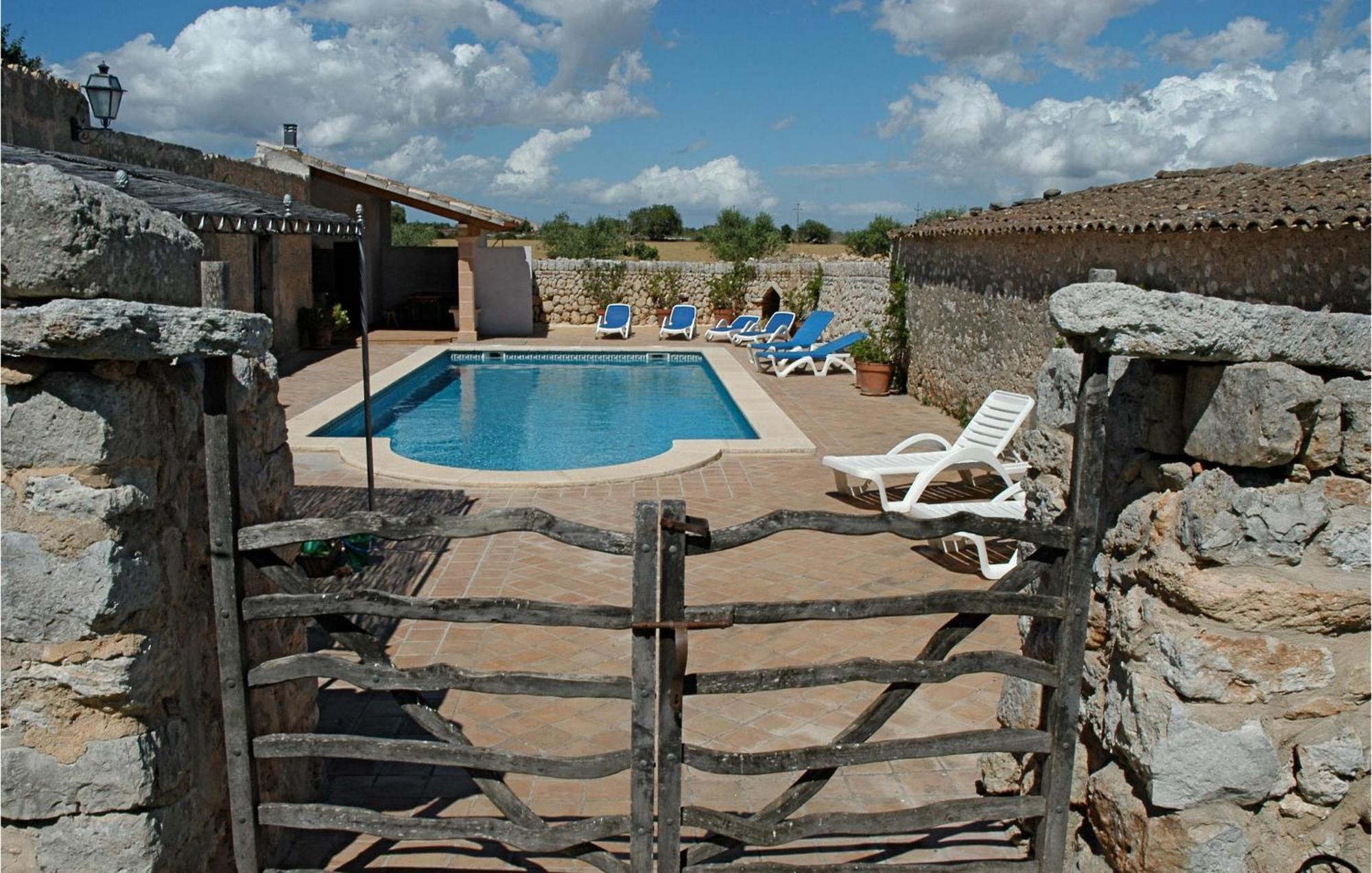Lovely In Porreres